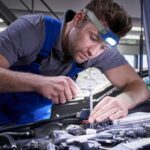 Tecnologica-lanterna-profissional-e-alida-na-hora-da-manutencao-destaque