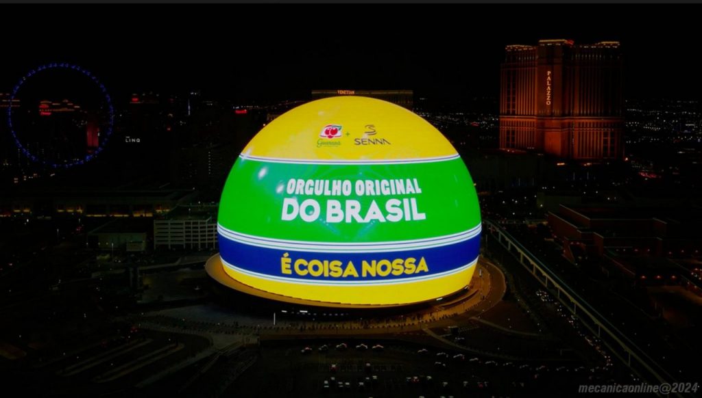 Ayrton Senna é homenageado com o maior capacete do mundo já feito para ...