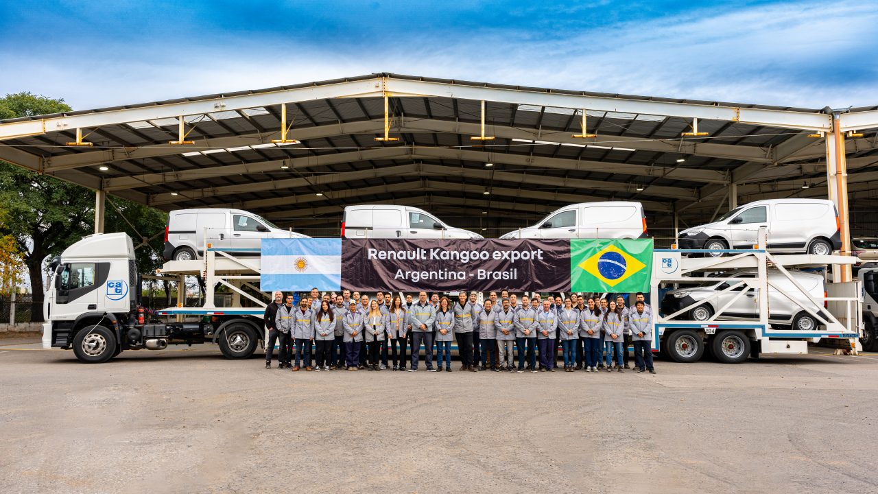 Renault inicia exportação do Kangoo 1.6 SCe Flex para o Brasil