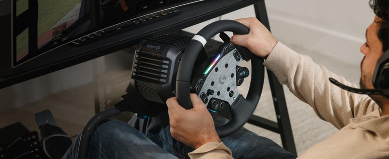 Logitech G e McLaren Racing renovam parceria global em simulação de corridas