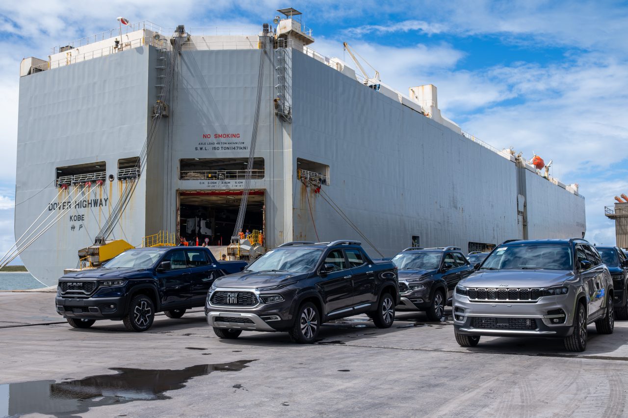 Stellantis quebra recorde de exportação com envio de 4.006 veículos do Polo de Goiana para a Argentina
