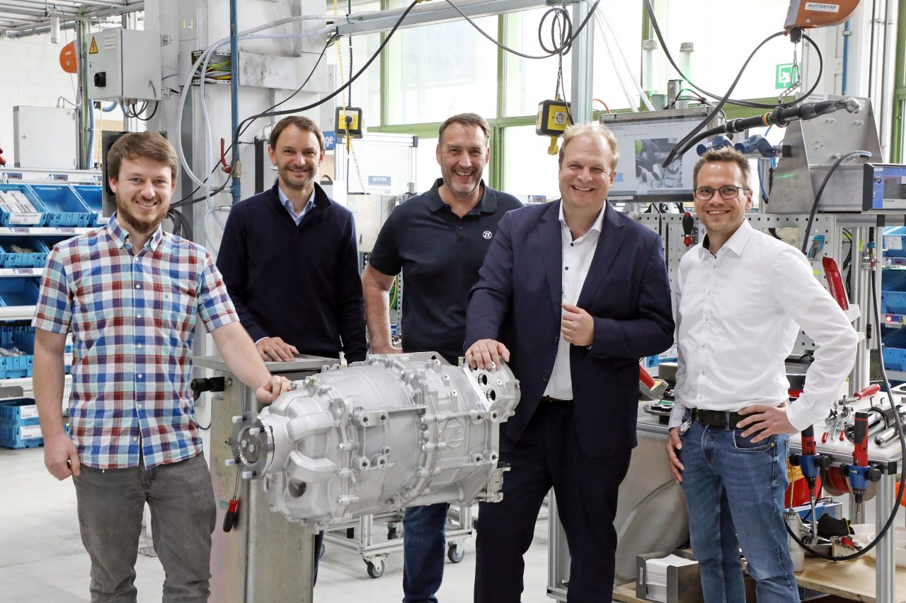 ZF celebra 10 mil unidades produzidas do CeTrax elétrico
