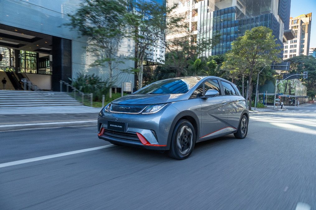 BYD apresenta Dolphin GS 2026 com mais tecnologia e preço mantido em R$ 149.990