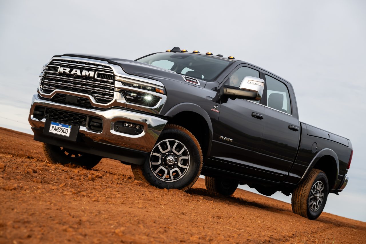 Ram Heavy Duty 2025 estreia no Brasil com versões 2500 Laramie, 3500 Laramie Night Edition e Longhorn
