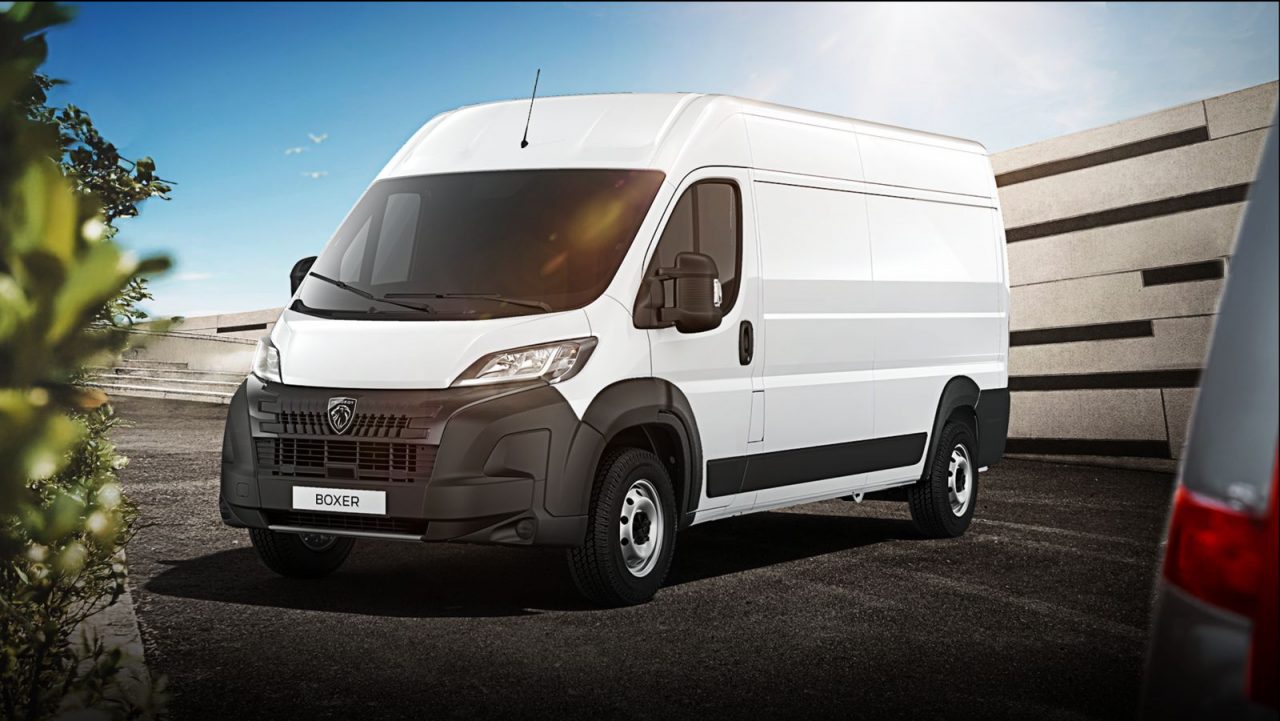 Peugeot Boxer 2026 chega ao Brasil com motor turbo, visual renovado e gestão de frotas