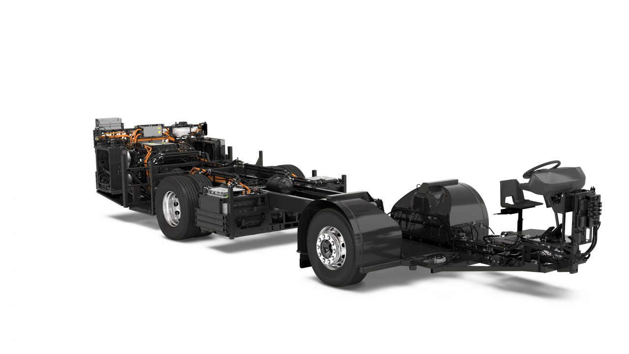Volvo lança chassi elétrico BZRLE com piso baixo e amplia linha urbana no Brasil