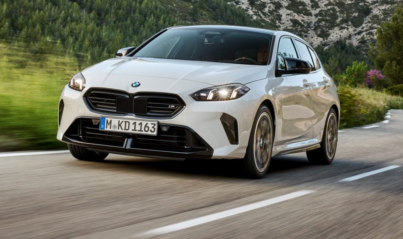 BMW confirma chegada do novo M135 xDrive ao Brasil em fevereiro de 2026