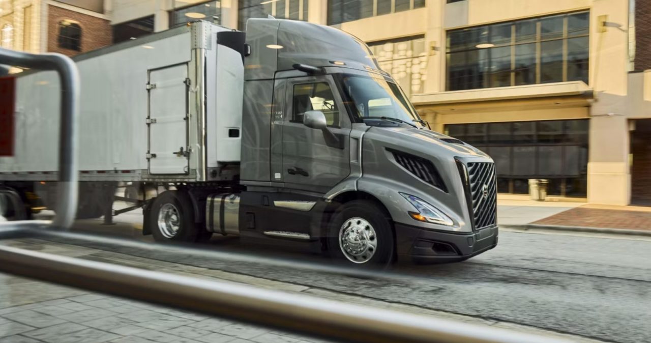 Volvo inicia produção do novo VNR, caminhão urbano com foco em eficiência e segurança