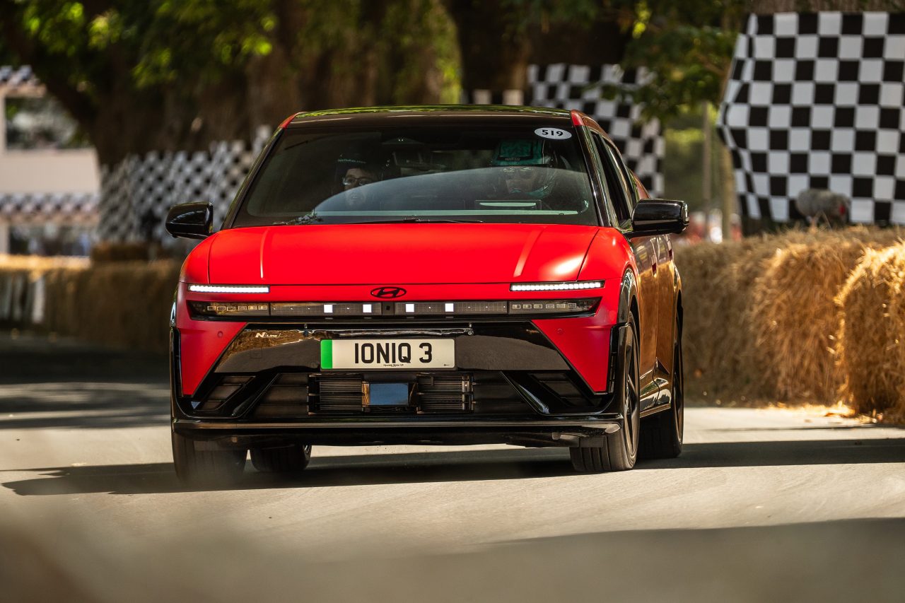 Hyundai IONIQ 3 estreia em Goodwood com foco na eletrificação acessível