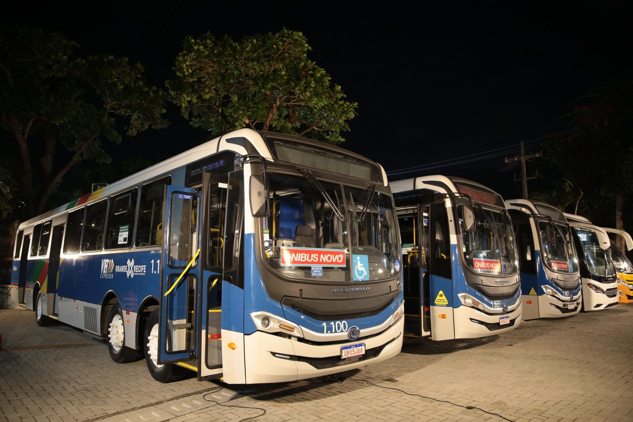 Veneza Diesel celebra entrega de novos ônibus no Grande Recife