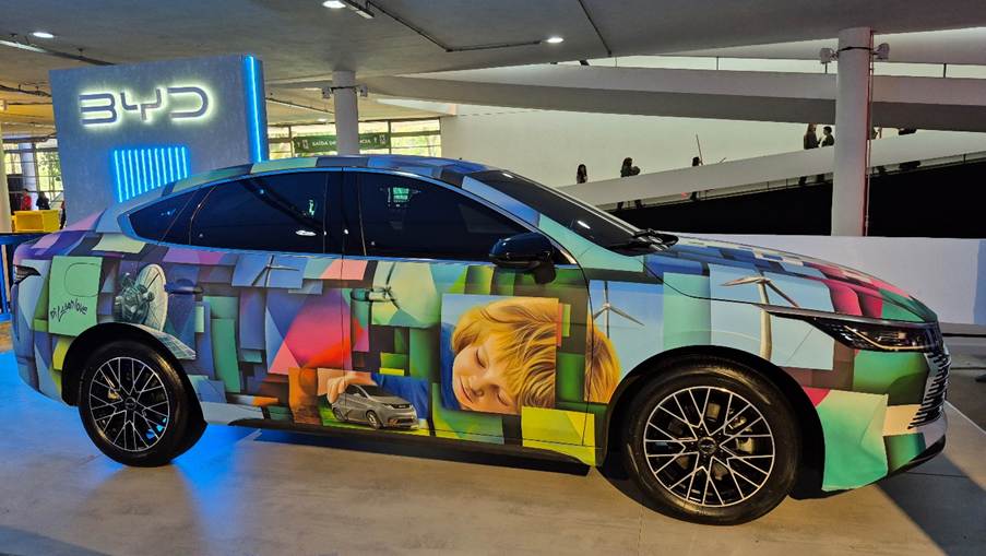 BYD leva King grafitado ao São Paulo Fashion Week 2026