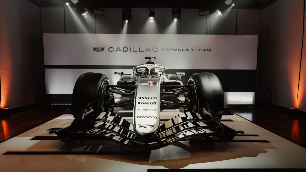 Cadillac exibe carro de Fórmula 1 e estreia no Brasil