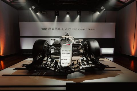 Cadillac exibe carro de Fórmula 1 e estreia no Brasil