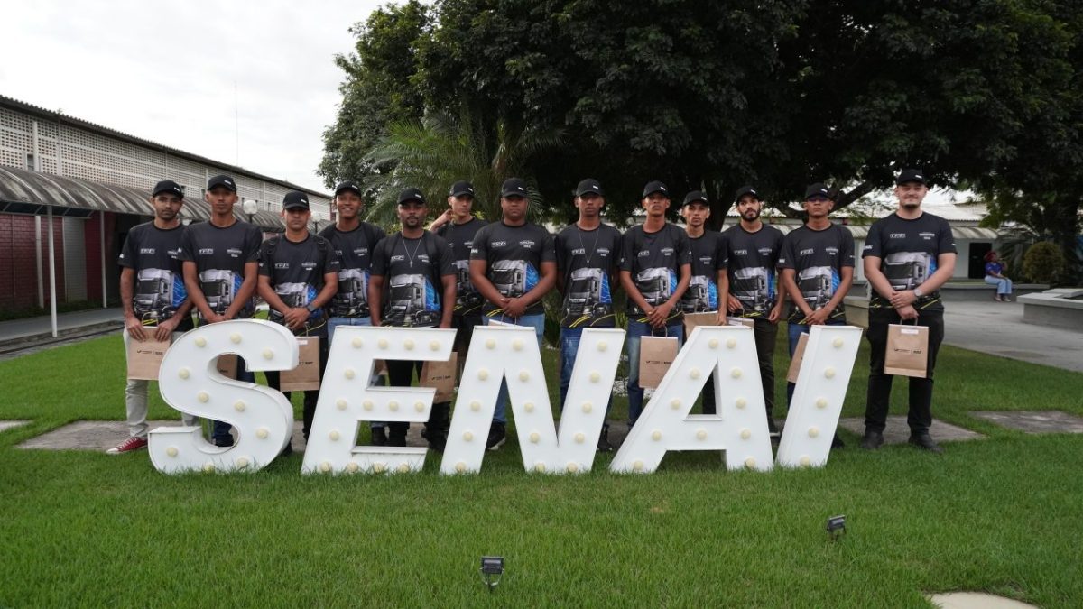 DAF leva escola de mecânicos para dentro de um caminhão