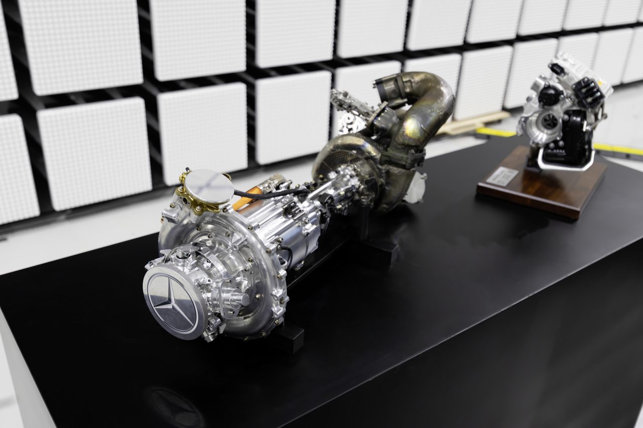 Mercedes-Benz prepara 40 novidades e revela turbo da F1