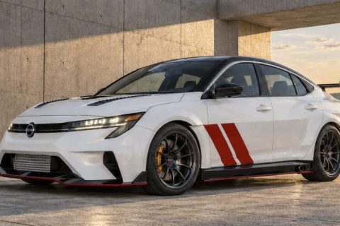 Nissan Sentra vira esportivo de 300 cv com peças do GT-R