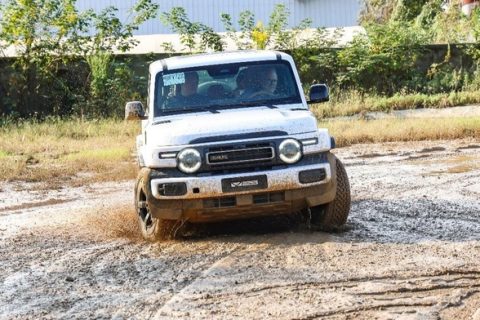 SUVs elétricos enfrentam lama e obstáculos em testes na China antes de chegar ao Brasil